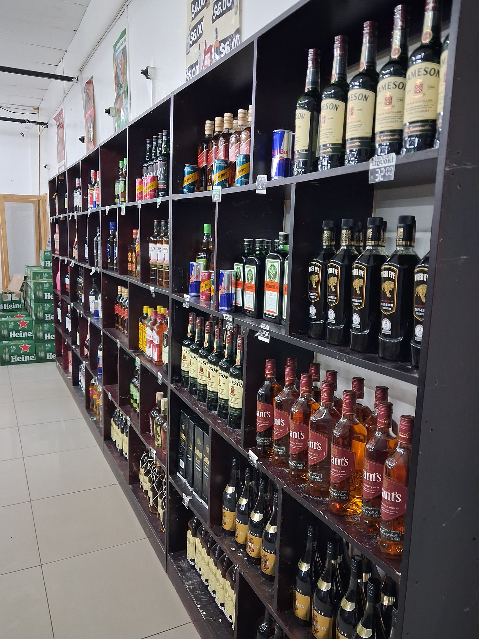 Kennmart Liquor Store Front